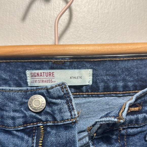 Levi Strauss Women's Blue Jeans size 30 - Picture 2 of 6